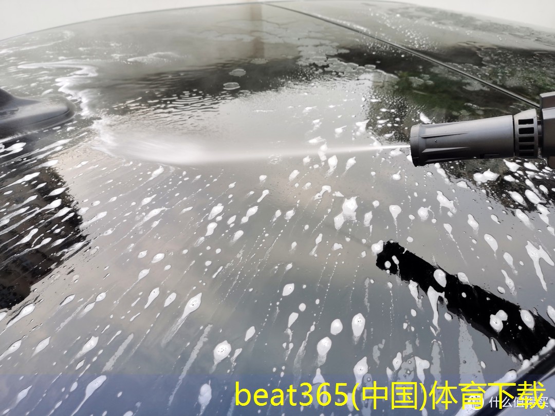 拿起水枪洗车车——亿力YLQ2010D-B无线锂电清洗机